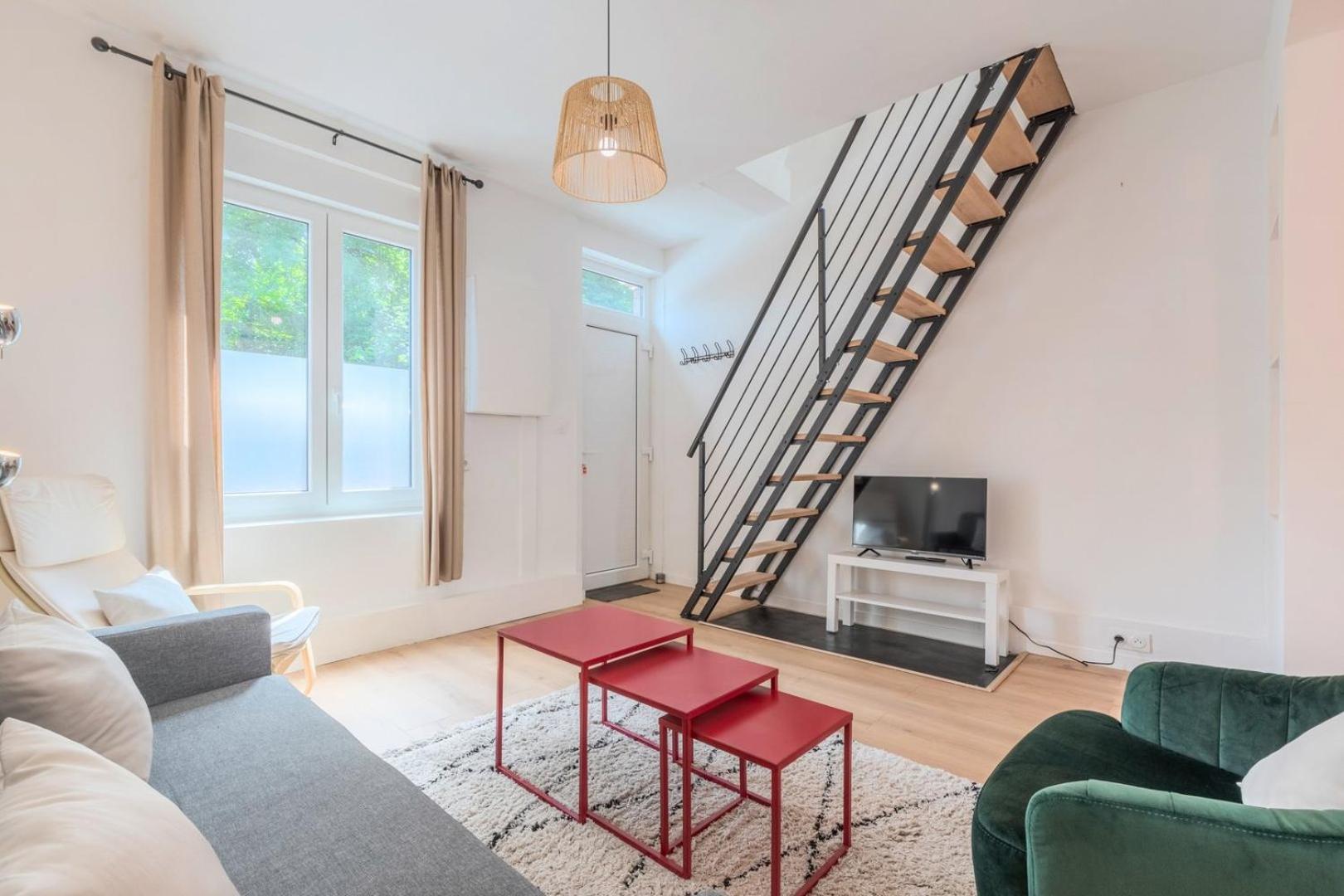 2 Bedroom House W/ Terrace, Near Train Stations & Metro Лил Екстериор снимка